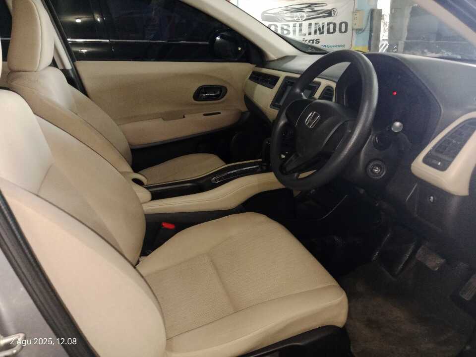 Foto Mobil Bekas Kabin Depan Honda HR-V 1.5 S tahun 2016