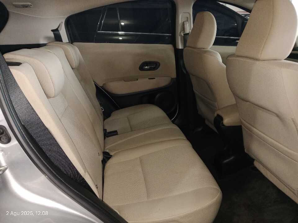 Foto Mobil Bekas Kabin Belakang Honda HR-V 1.5 S tahun 2016