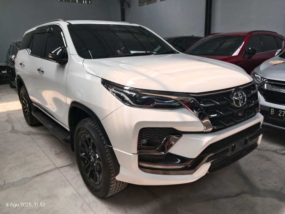 2024 Toyota Fortuner 2.8 4X2 VRZ - Foto 1 dari 6