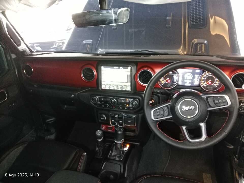 Foto Mobil Bekas Dashboard Jeep Wrangler 3.6 tahun 2023