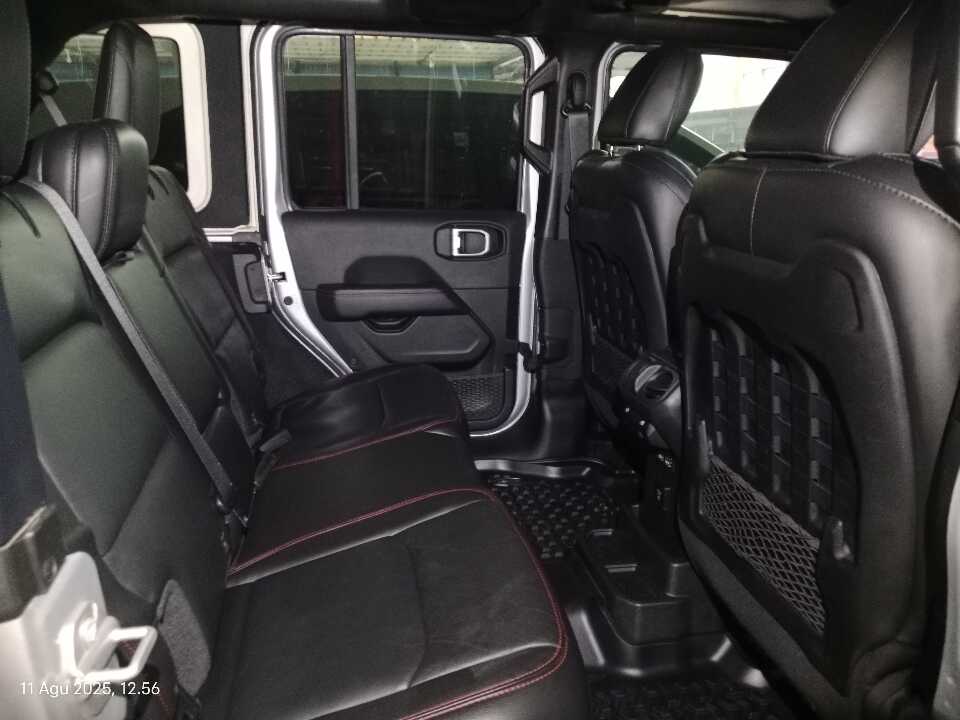 Foto Mobil Bekas Kabin Belakang Jeep Wrangler 2.0 Rubicon 4-Door tahun 2022