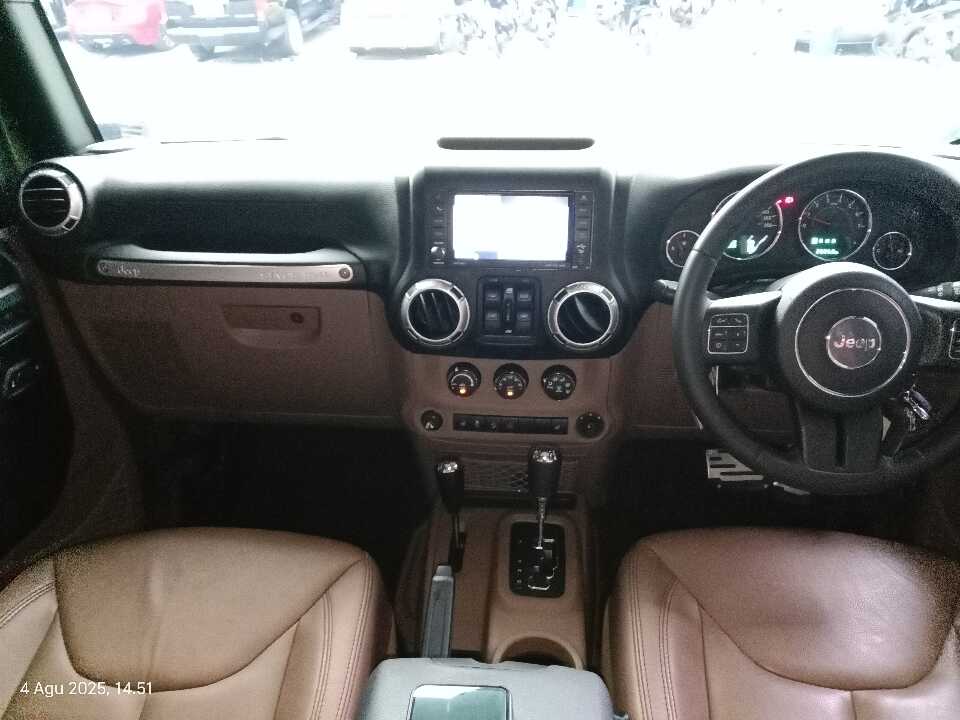 Foto Mobil Bekas Dashboard Jeep Wrangler 3.0 Rubicon tahun 2015