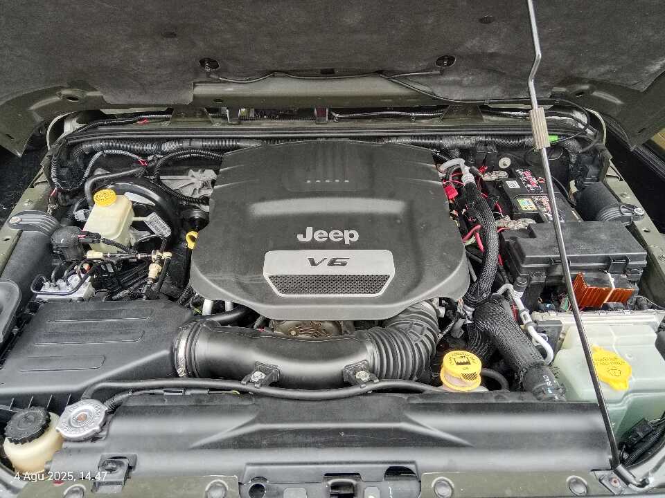 Foto Mobil Bekas Mesin Jeep Wrangler 3.0 Rubicon tahun 2015