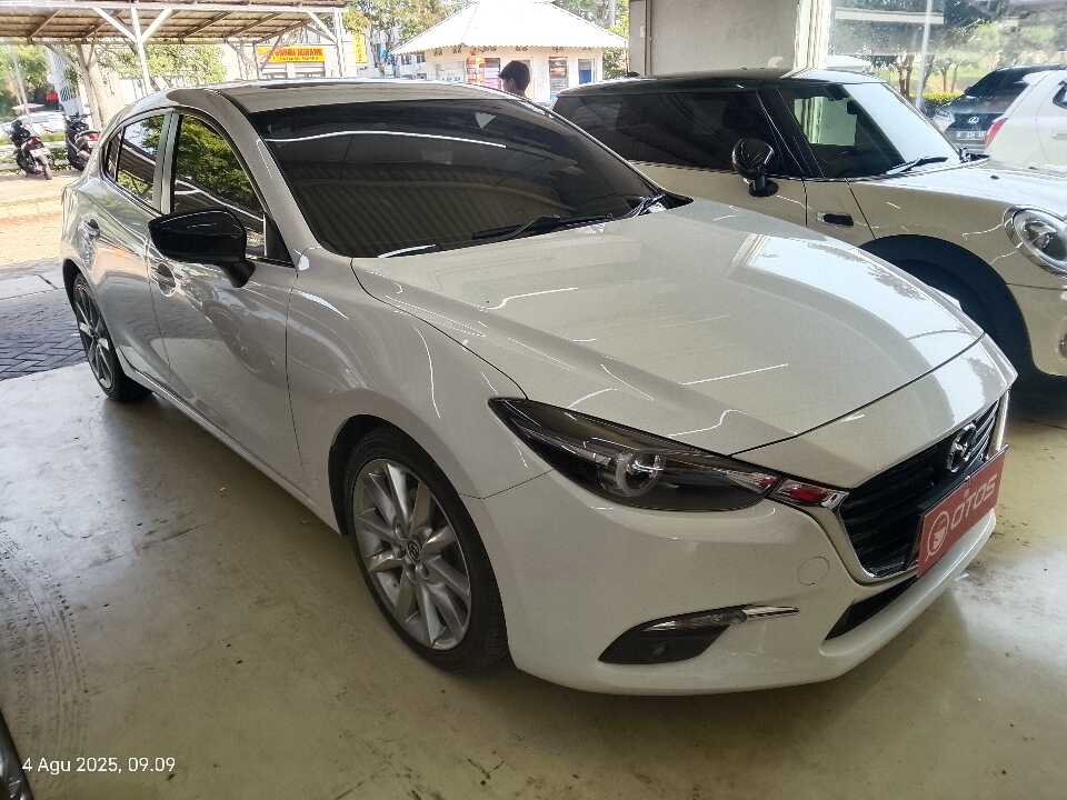 2017 Mazda 3 2.0 Skyactive-G Hatchback - Foto 1 dari 6