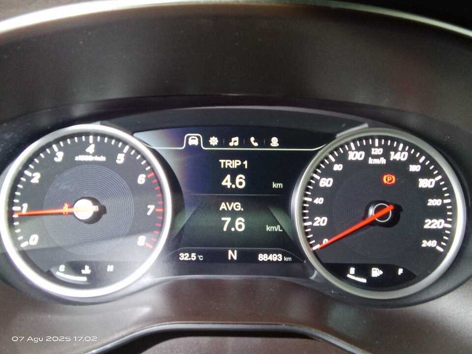 Foto Mobil Bekas Odometer Wuling Cortez 1.8 L Lux AMT tahun 2018