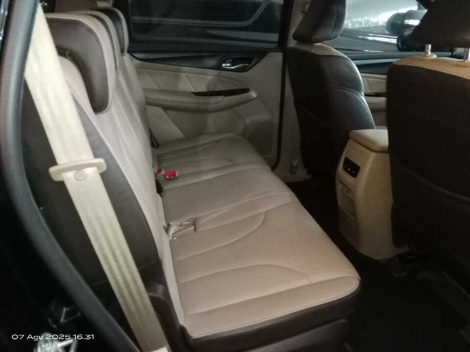 Foto Mobil Bekas Kabin Belakang Wuling Cortez 1.8 L Lux AMT tahun 2018