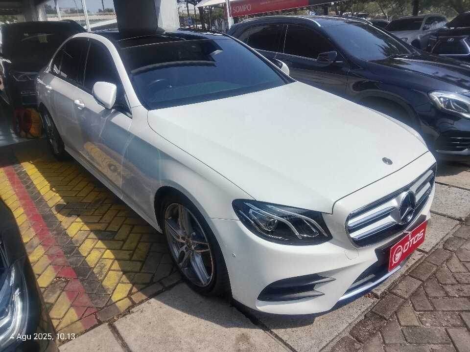 2018 Mercedes-Benz E300 2.0 AMG Line - Foto 1 dari 6