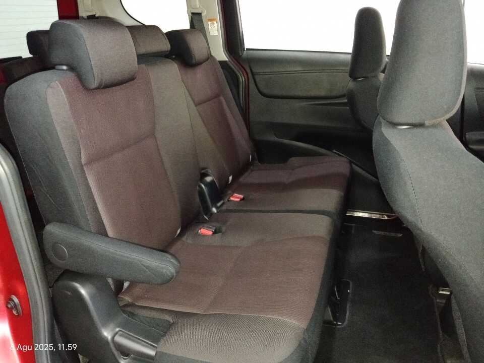 Foto Mobil Bekas Kabin Belakang Toyota Sienta 1.5 V tahun 2020