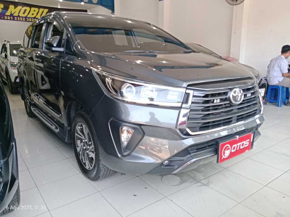 2022 Toyota Kijang Innova 2.4 Venturer - Foto 1 dari 6