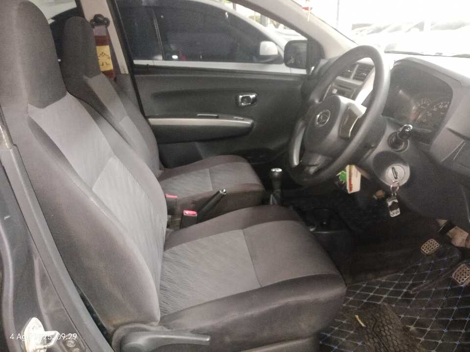 Foto Mobil Bekas Kabin Depan Daihatsu Ayla 1.0 X tahun 2013