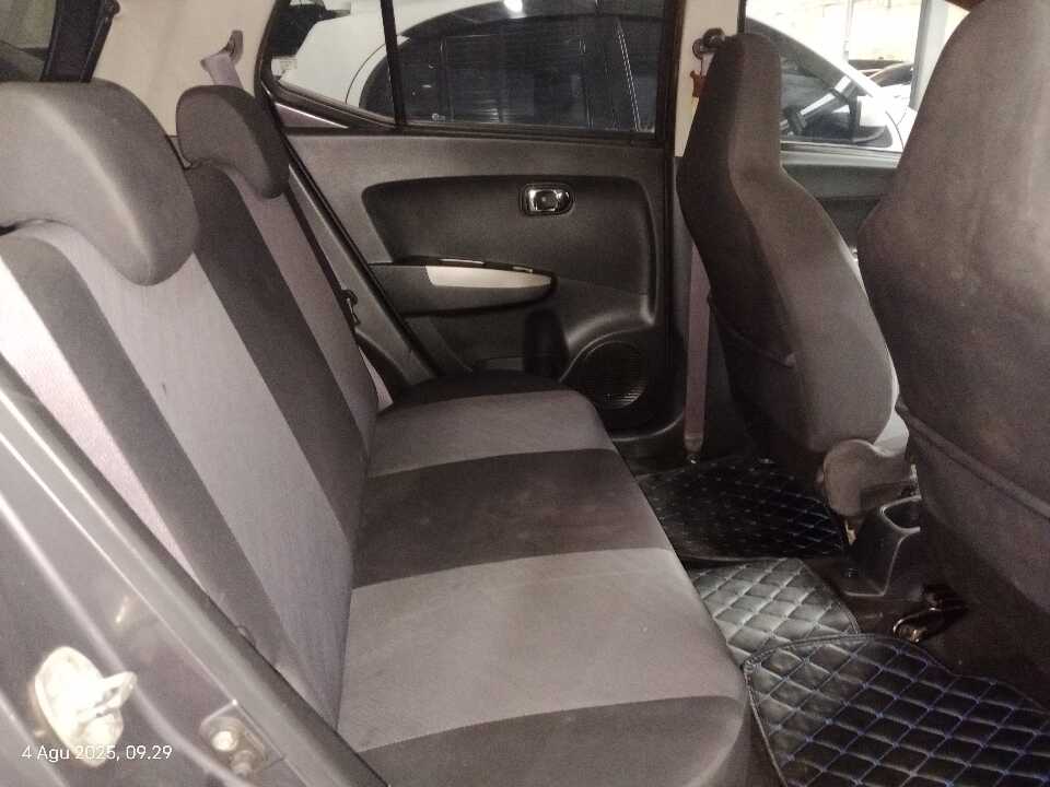 Foto Mobil Bekas Kabin Belakang Daihatsu Ayla 1.0 X tahun 2013