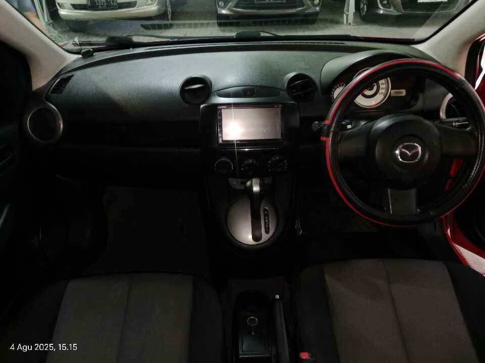 Foto Mobil Bekas Dashboard Mazda 2 1.5 S tahun 2010