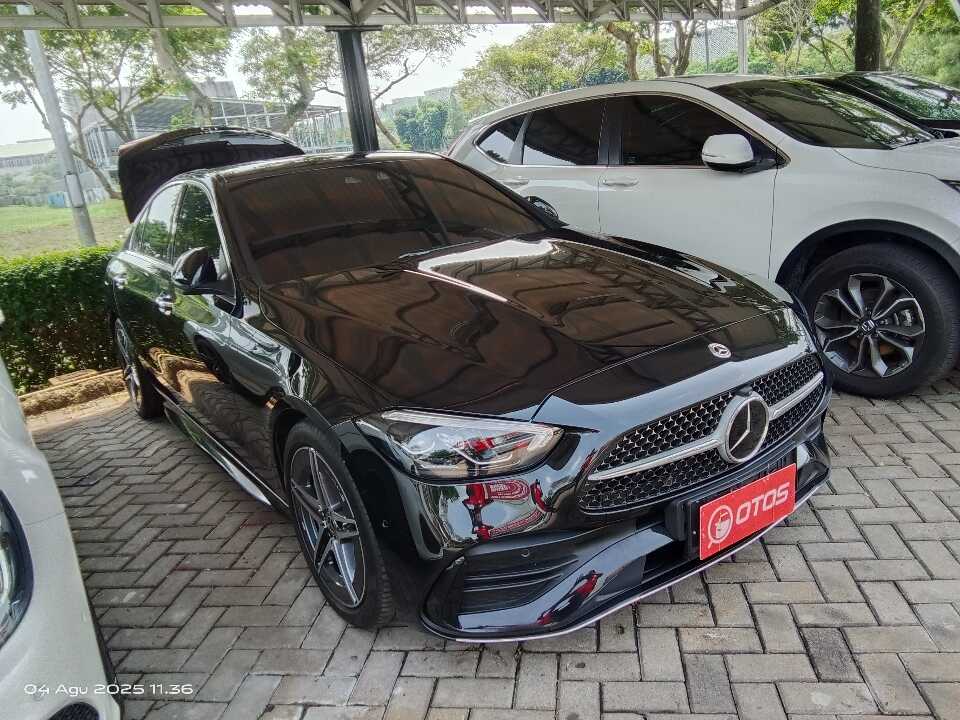 2024 Mercedes-Benz C300 2.0 - Foto 1 dari 6