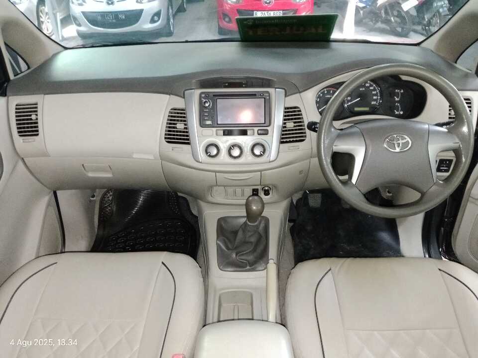 Foto Mobil Bekas Dashboard Toyota Innova 2.5 G tahun 2011