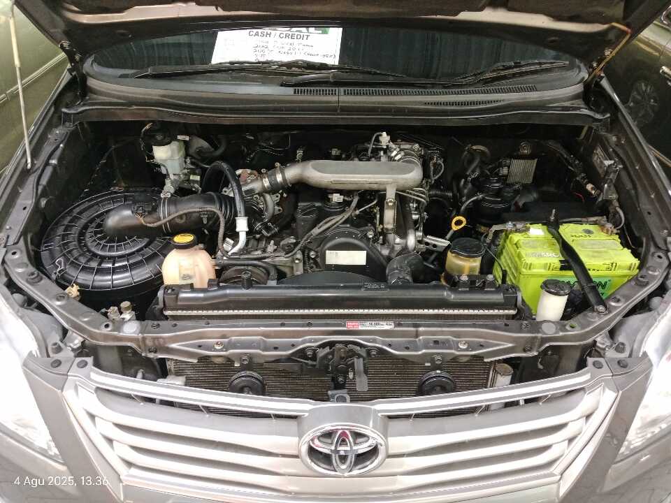 Foto Mobil Bekas Mesin Toyota Innova 2.5 G tahun 2011