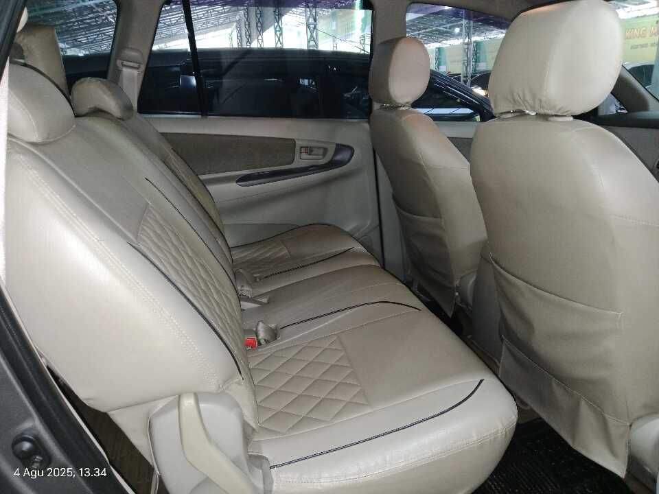 Foto Mobil Bekas Kabin Belakang Toyota Innova 2.5 G tahun 2011