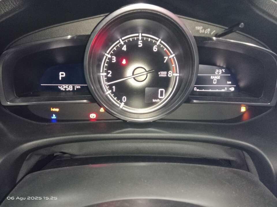 Foto Mobil Bekas Odometer Mazda 3 2.0 tahun 2018