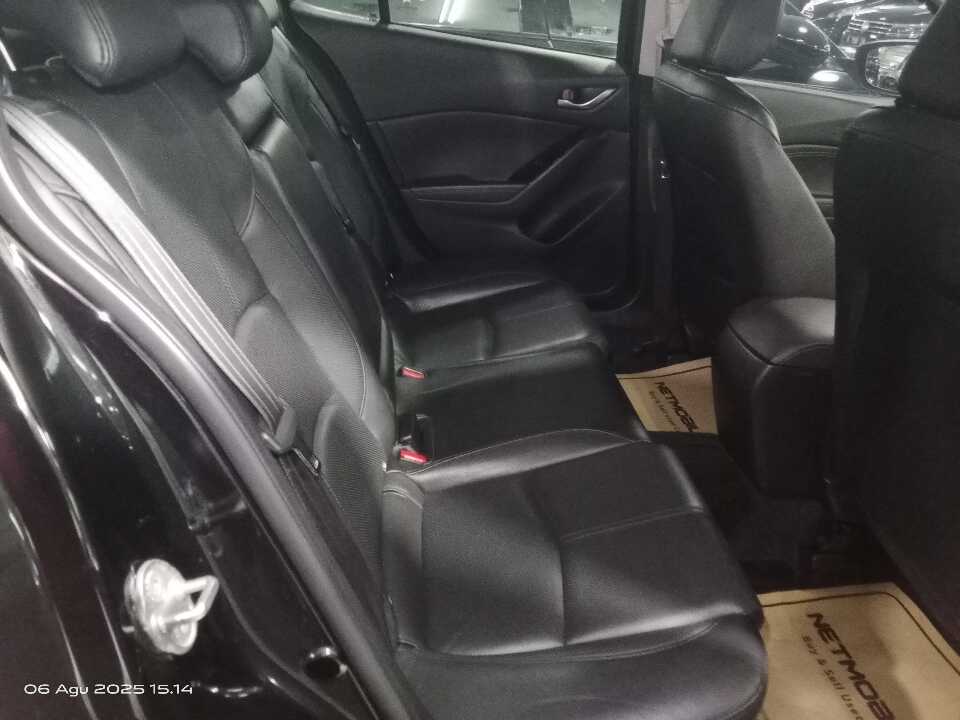 Foto Mobil Bekas Kabin Belakang Mazda 3 2.0 tahun 2018