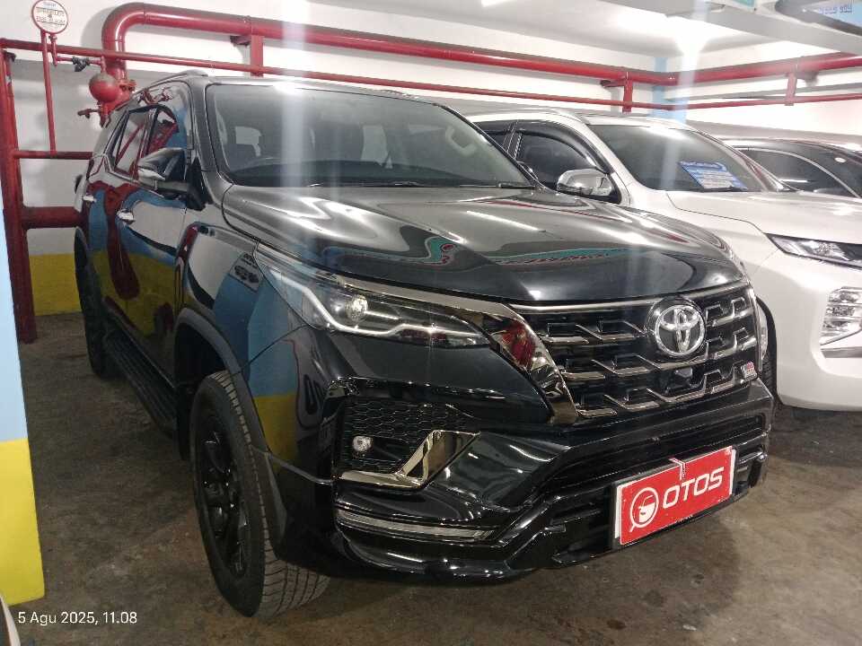 2022 Toyota Fortuner 2.8 4X2 VRZ - Foto 1 dari 6