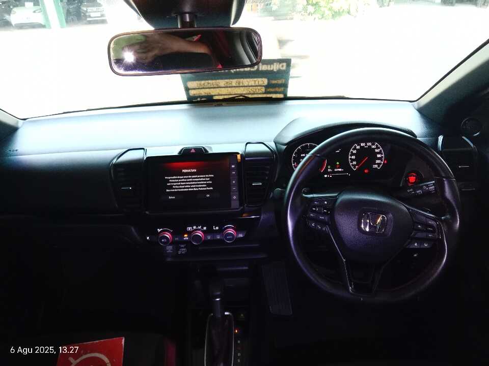 Foto Mobil Bekas Dashboard Honda City 1.5 RS Hatchback tahun 2022