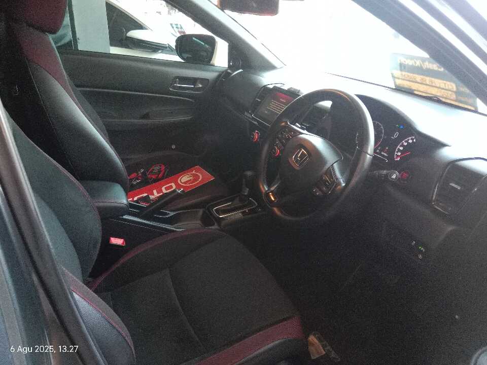 Foto Mobil Bekas Kabin Depan Honda City 1.5 RS Hatchback tahun 2022