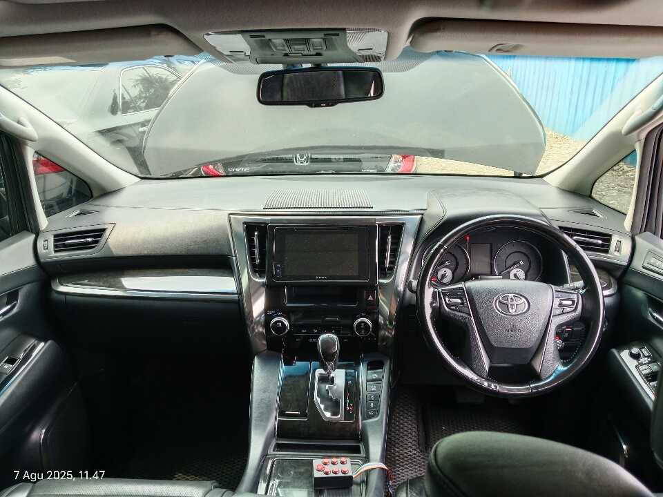 Foto Mobil Bekas Dashboard Toyota Vellfire 2.5 G tahun 2017