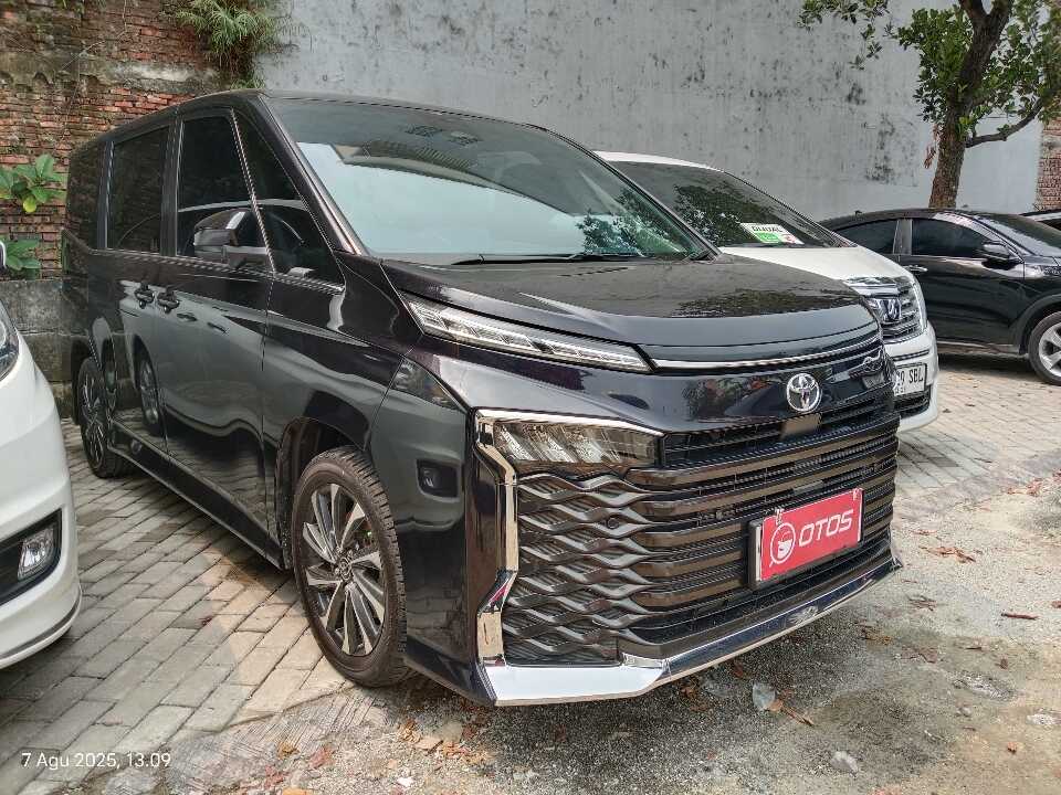 2022 Toyota Voxy 2.0