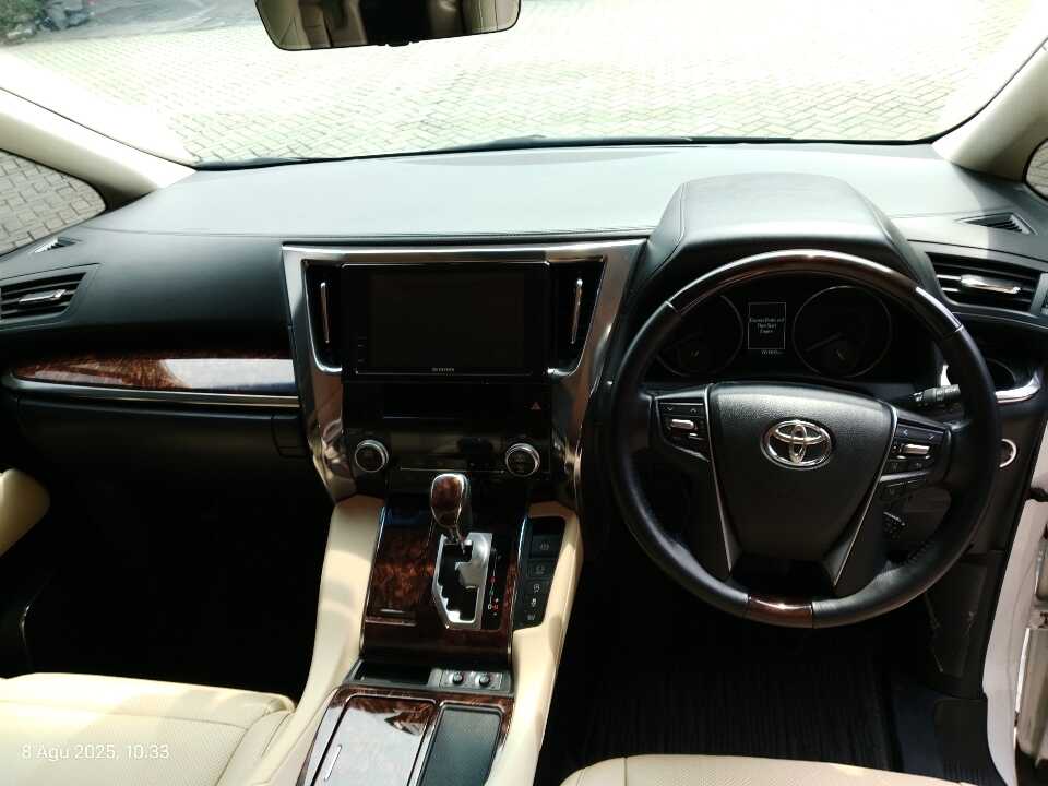 Foto Mobil Bekas Dashboard Toyota Alphard 2.5 G tahun 2020
