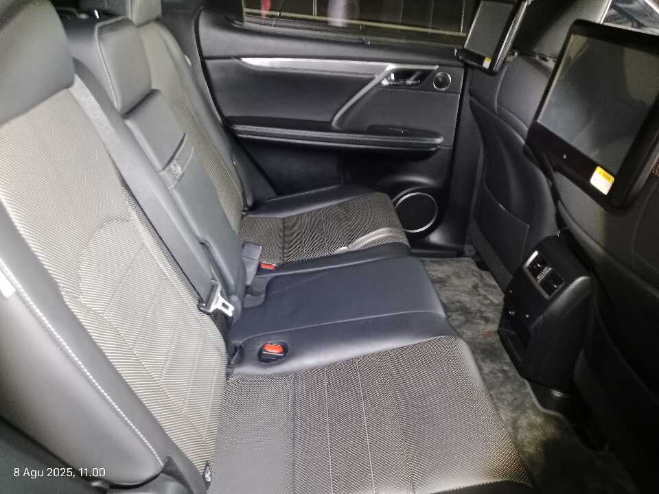 Foto Mobil Bekas Kabin Belakang Lexus RX 300 2.0 F-Sport tahun 2018