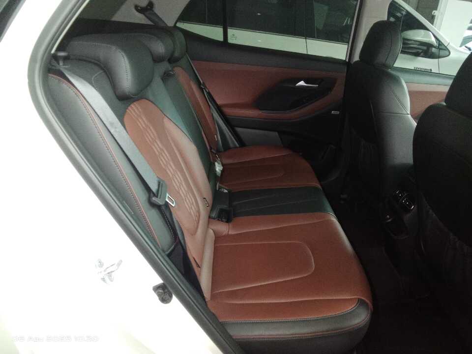 Foto Mobil Bekas Kabin Belakang Hyundai Creta 1.5 Prime tahun 2022