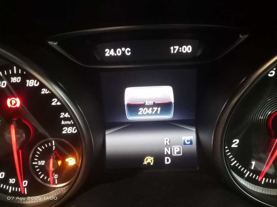 Foto Mobil Bekas Odometer Mercedes-Benz CLA200 1.6 tahun 2018
