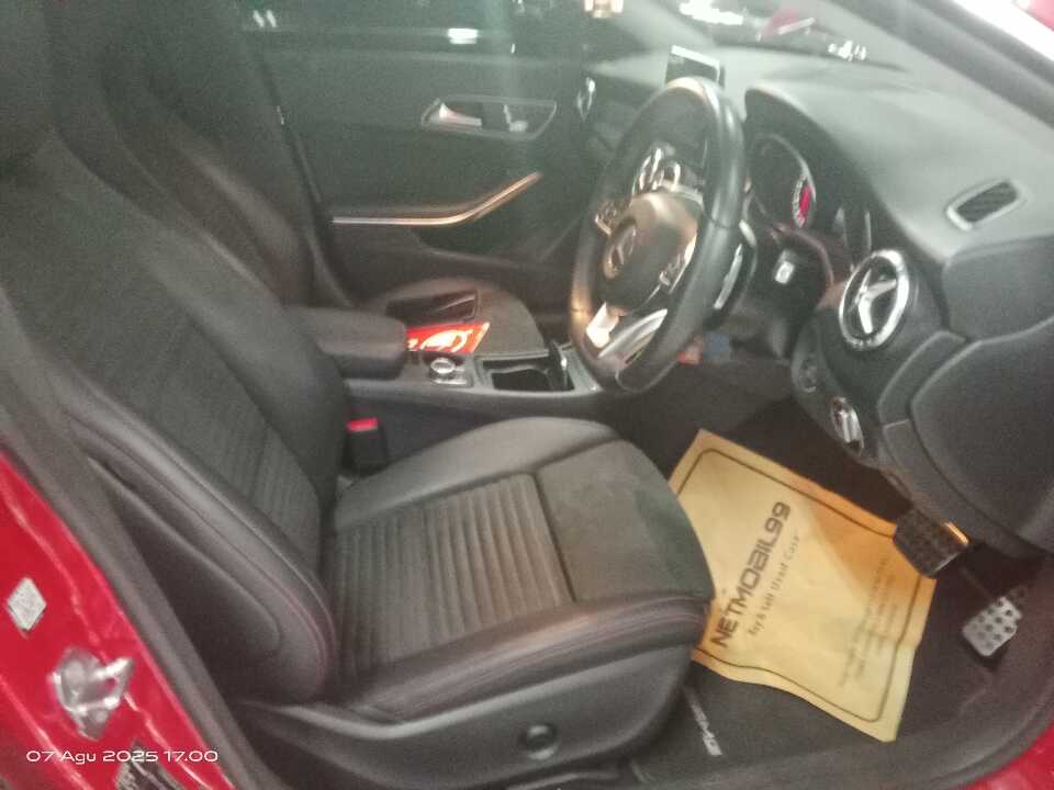 Foto Mobil Bekas Kabin Depan Mercedes-Benz CLA200 1.6 tahun 2018