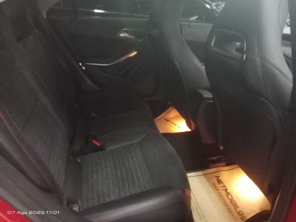 Foto Mobil Bekas Kabin Belakang Mercedes-Benz CLA200 1.6 tahun 2018