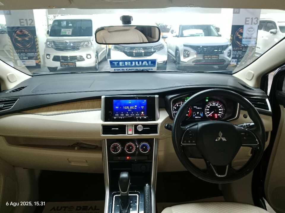 Foto Mobil Bekas Dashboard Mitsubishi Xpander 1.5 Ultimate tahun 2021