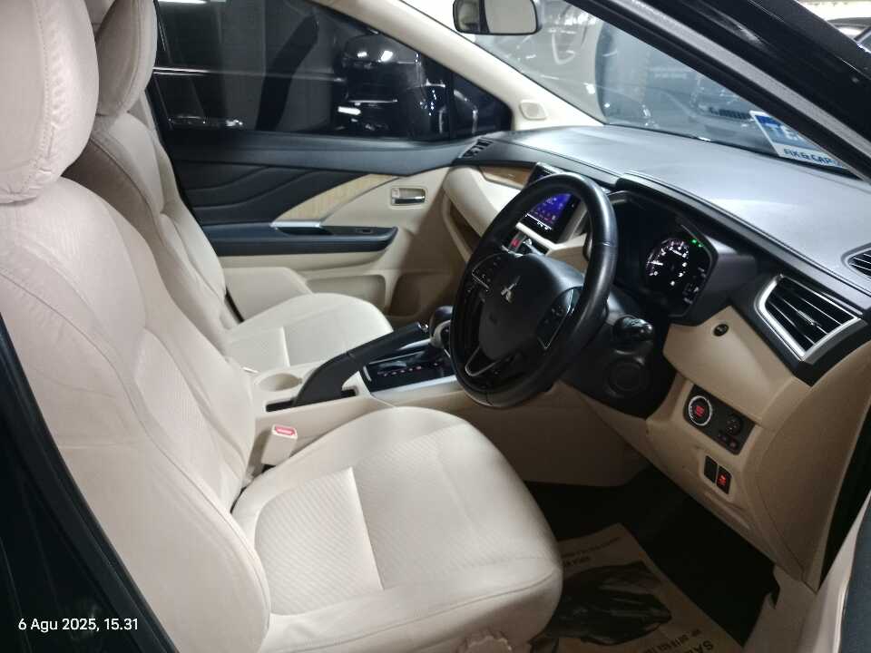 Foto Mobil Bekas Kabin Depan Mitsubishi Xpander 1.5 Ultimate tahun 2021