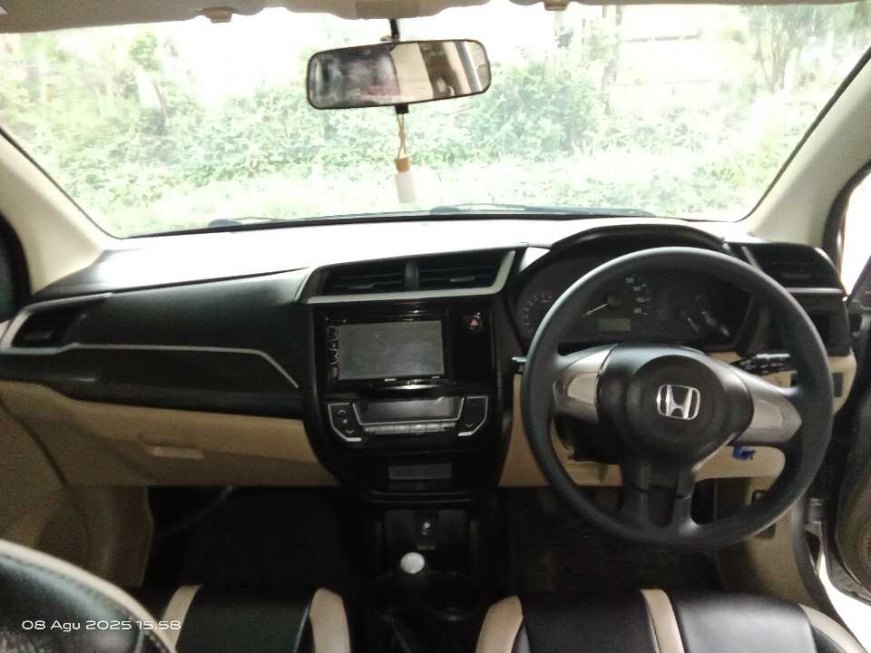 Foto Mobil Bekas Dashboard Honda Mobilio 1.5 E tahun 2016