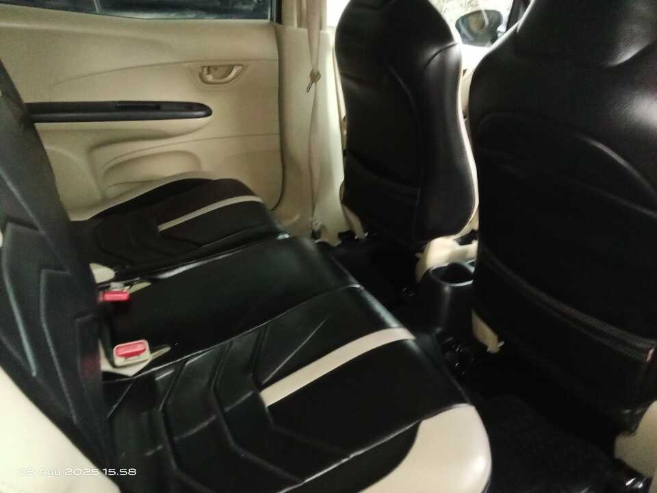 Foto Mobil Bekas Kabin Belakang Honda Mobilio 1.5 E tahun 2016