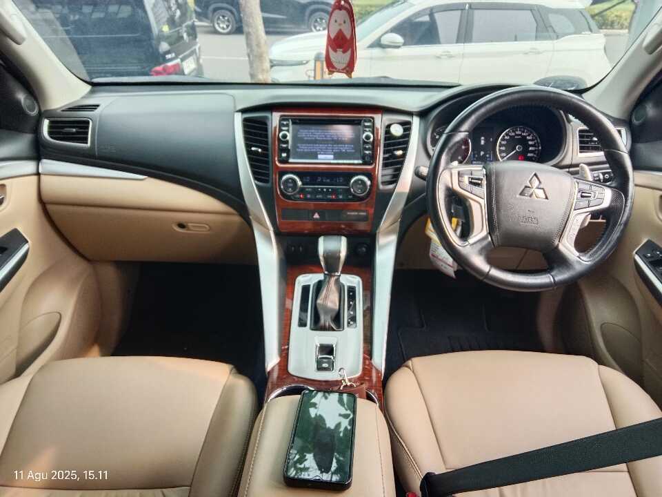 Foto Mobil Bekas Dashboard Mitsubishi Pajero Sport 2.4 Dakar Ultimate tahun 2017