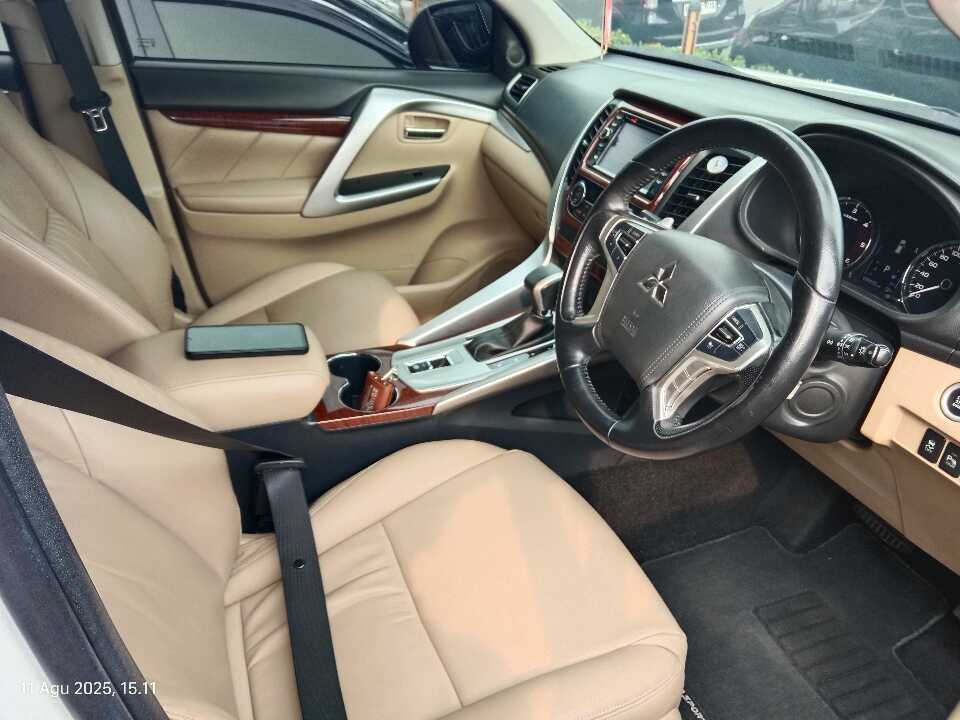 Foto Mobil Bekas Kabin Depan Mitsubishi Pajero Sport 2.4 Dakar Ultimate tahun 2017
