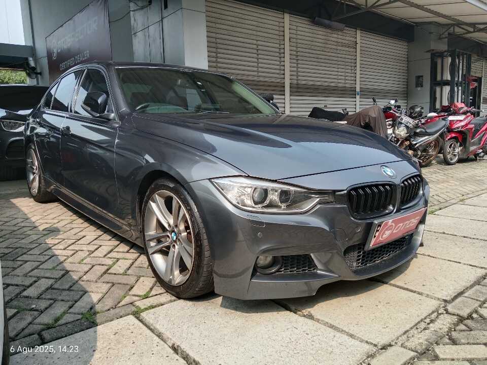 2014 BMW 320i 2.0 - Foto 1 dari 6