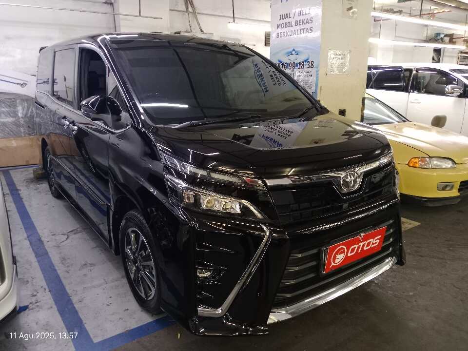 2021 Toyota Voxy 2.0 - Foto 1 dari 6