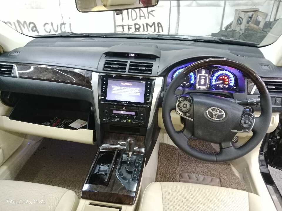 Foto Mobil Bekas Dashboard Toyota Camry 2.5 V tahun 2015
