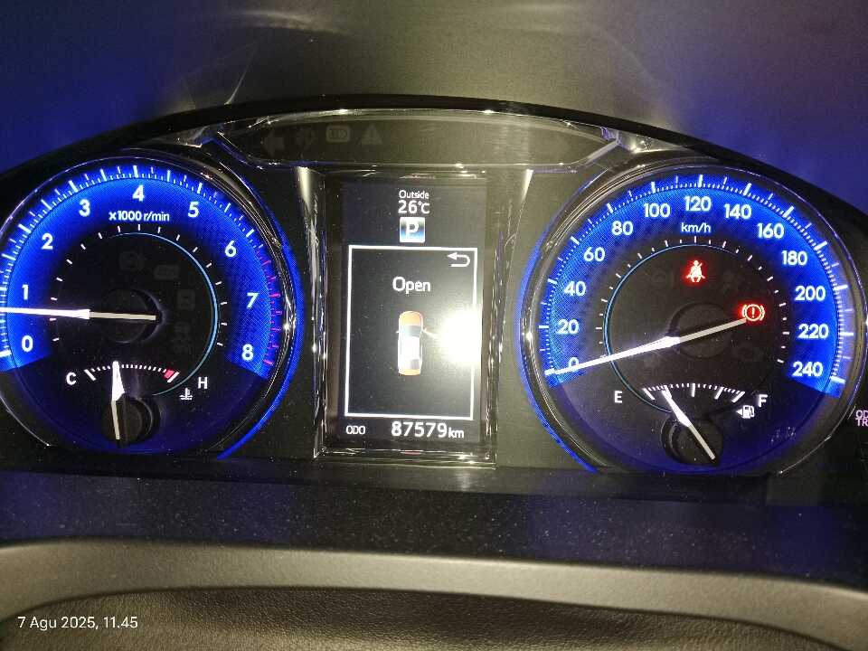 Foto Mobil Bekas Odometer Toyota Camry 2.5 V tahun 2015