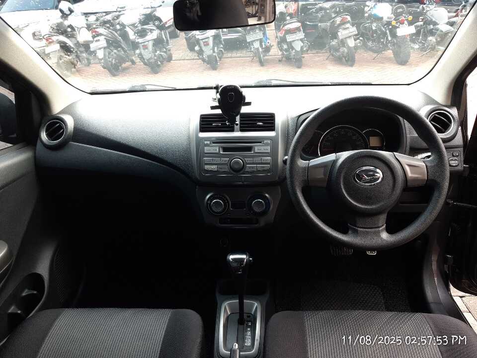 Foto Mobil Bekas Dashboard Daihatsu Ayla 1.0 tahun 2021