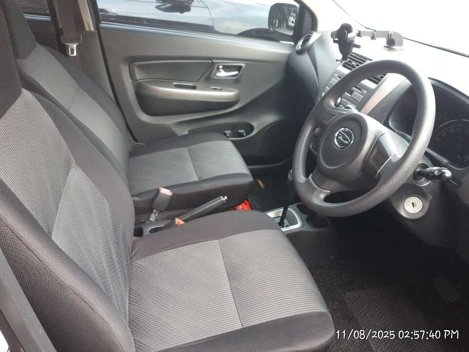 Foto Mobil Bekas Kabin Depan Daihatsu Ayla 1.0 tahun 2021