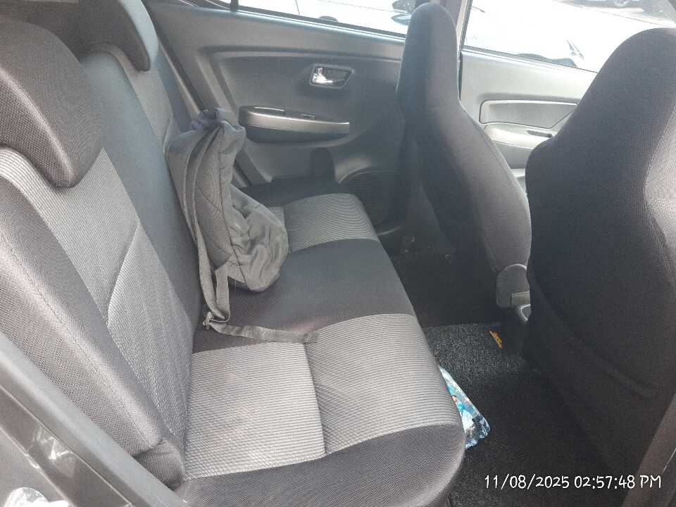 Foto Mobil Bekas Kabin Belakang Daihatsu Ayla 1.0 tahun 2021