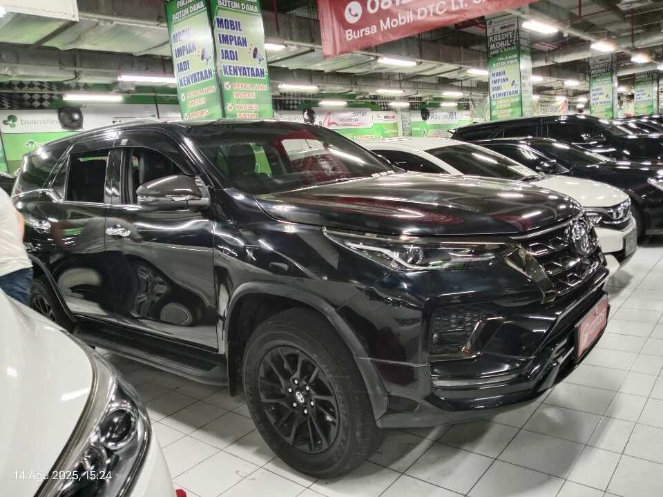 2023 Toyota Fortuner 2.8 4X2 VRZ - Foto 1 dari 6
