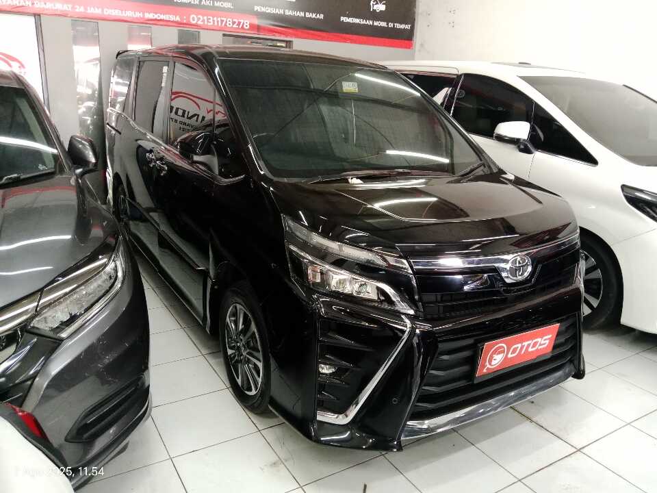 2020 Toyota Voxy 2.0 - Foto 1 dari 6