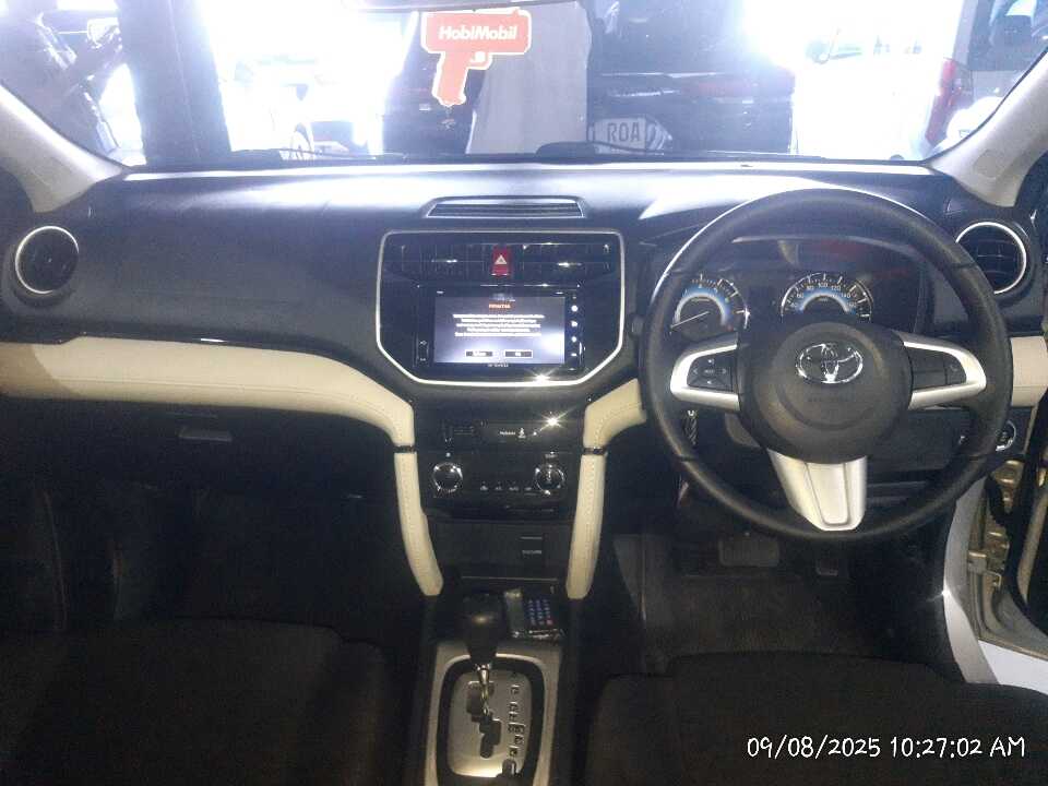 Foto Mobil Bekas Dashboard Toyota Rush 1.5 S tahun 2020