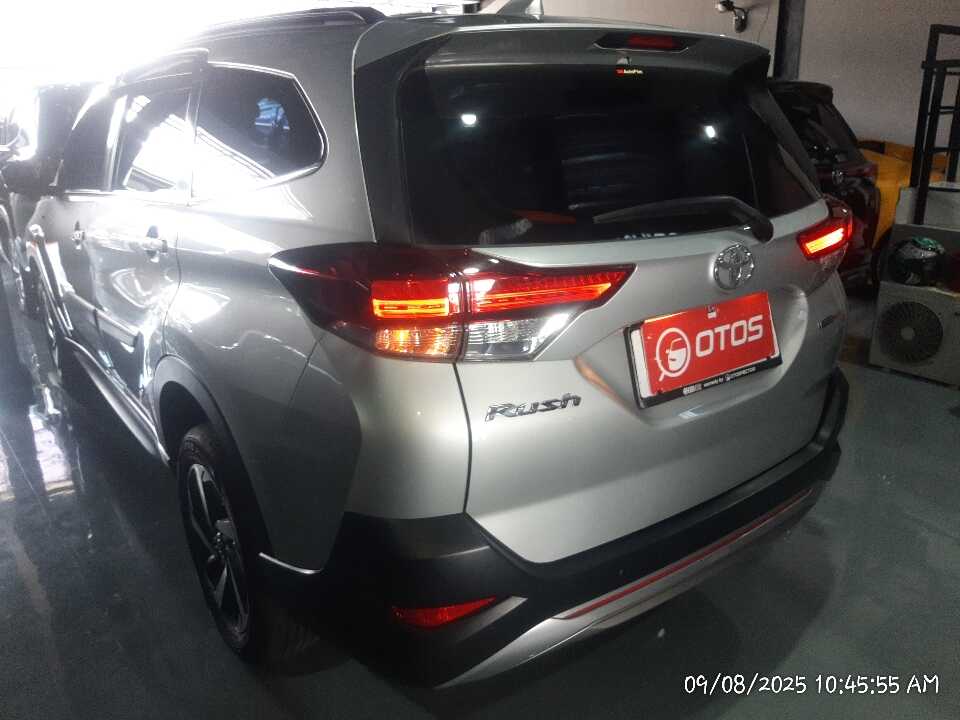 Foto Mobil Bekas Kiri Belakang Toyota Rush 1.5 S tahun 2020